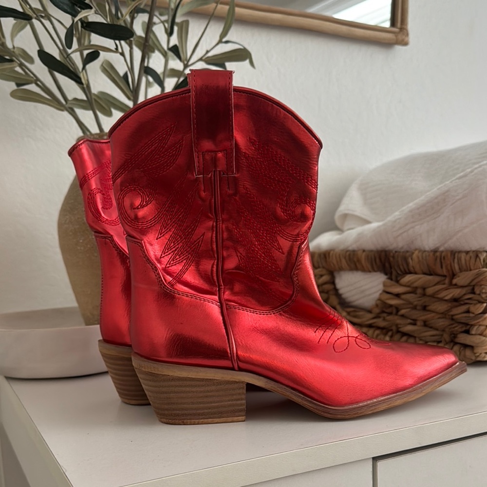 Shiny Red Boutique Cowboy Western Boots Never Worn